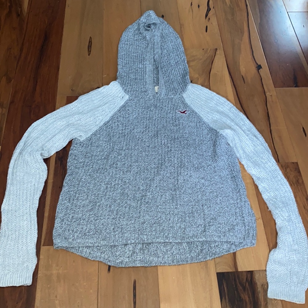 NWOT~ HOLLISTER VINTAGE EMBROIDERED KNIT HOODED LONG SLEEVE SHIRT